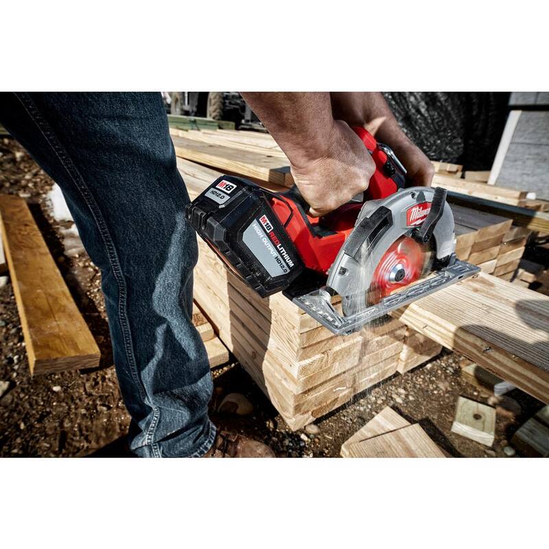 18V Lithium-Ion Brushless Cordless 7-1/4 in. Circular Saw Kit O767954