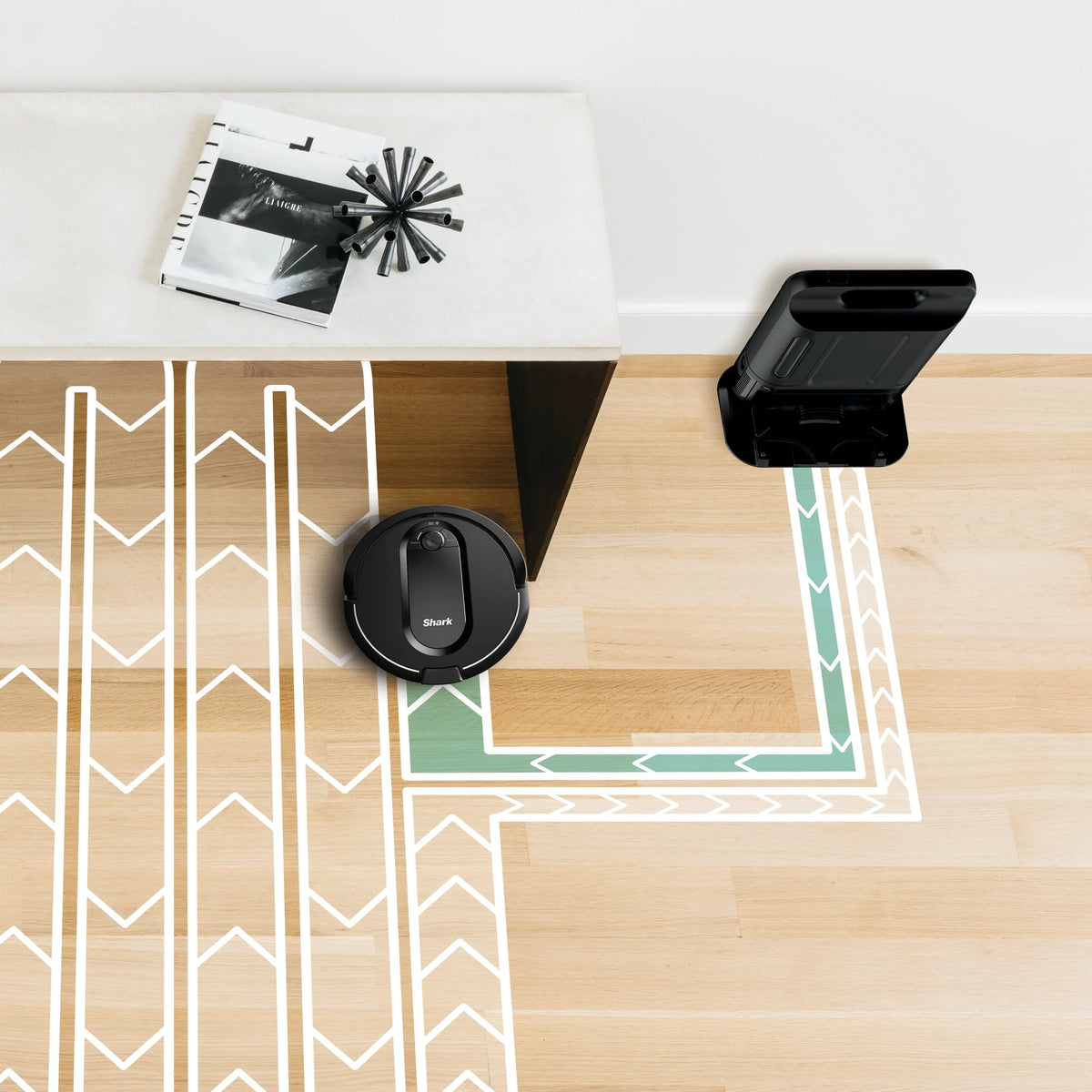 Robot Self-Empty XL Vacuum with Self-Empty Base I65428