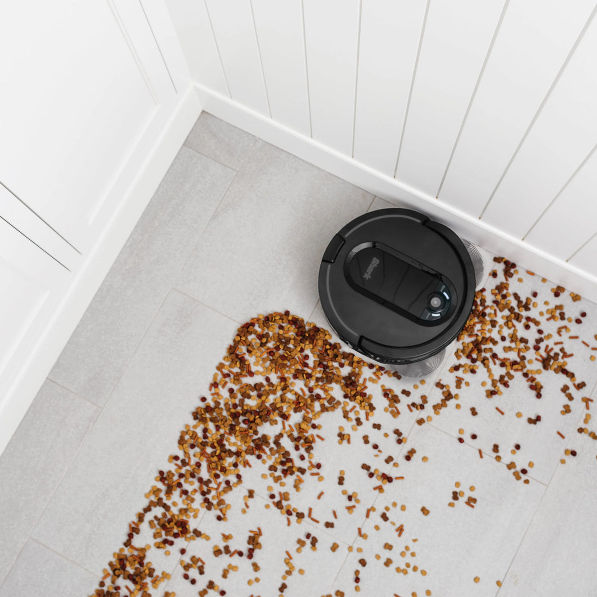 Robot Self-Empty XL Vacuum with Self-Empty Base I65428