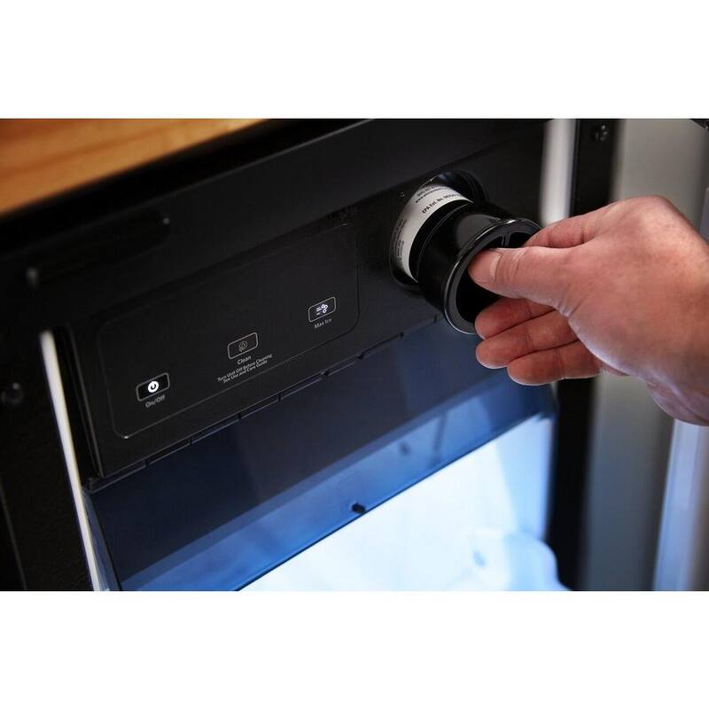 Built-In Ice Maker in PrintShield Black Stainless A31286