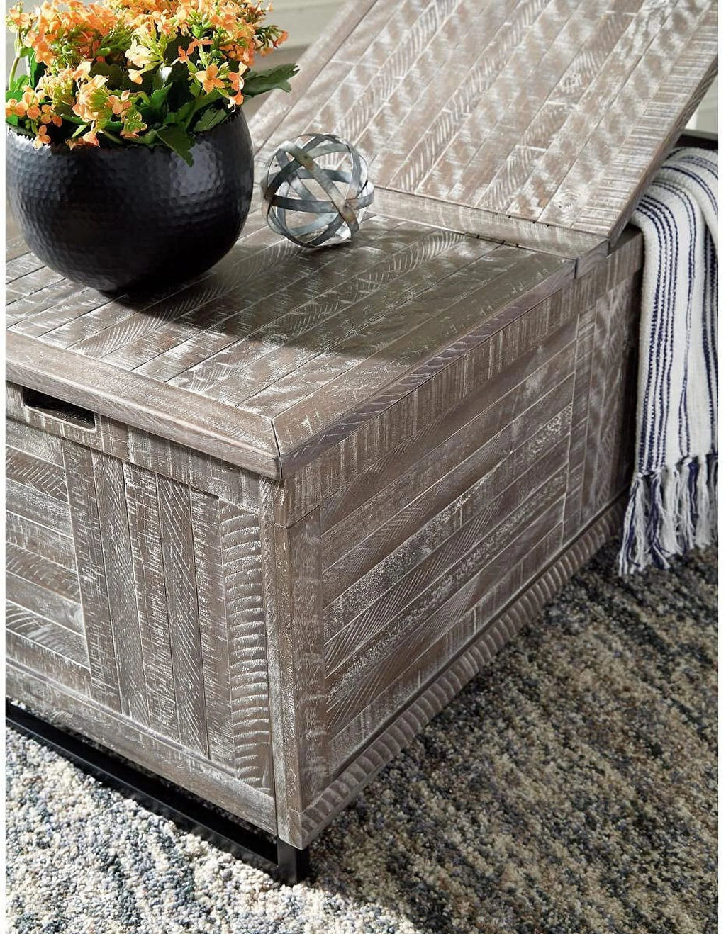 Distressed Gray Storage Trunk or Coffee Table G7596