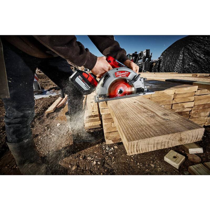 18V Lithium-Ion Brushless Cordless 7-1/4 in. Circular Saw Kit O767954