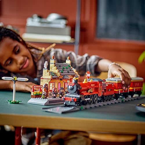 Hogwarts Express & Hogsmeade Station Building Toy B61103